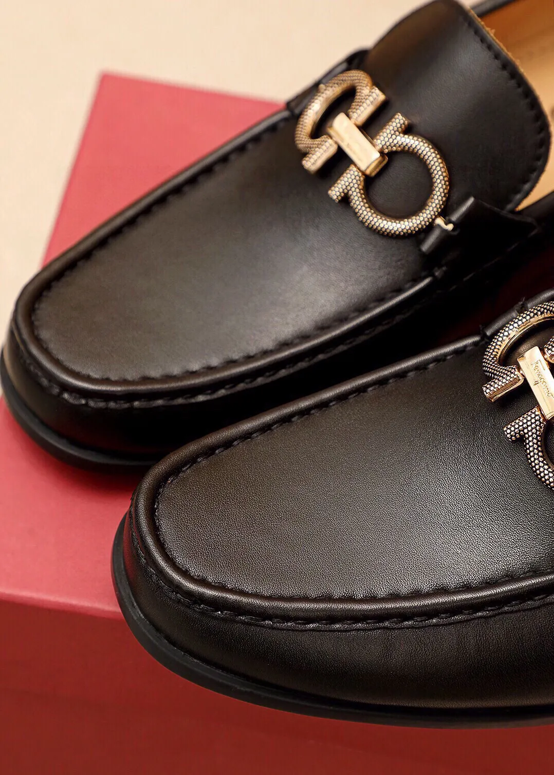 Men's shoes 💰480 💐 Product trademark: Ferragamo "Ferragamo" casual leather shoes Regular size: 38-44 (45🉑️customized) Product materials: Selected imported first-layer calfskin upper + luxury hardware buckle, imported water-dyed cow leather lining. Strong three-dimensional visual effect, original outsole color: 3⃣️seed leather materials available